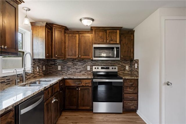 17408 E 228TH Street, Harrisonville, MO 64701