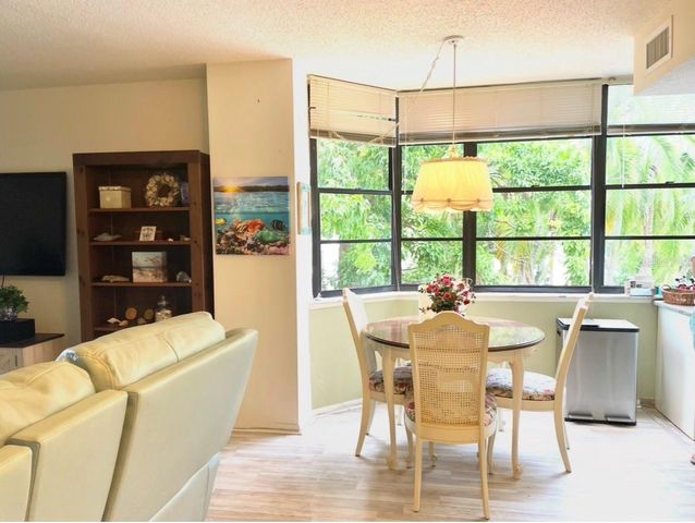 602 LIME AVENUE 303, Clearwater, FL 33756