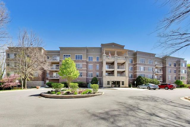 105 Lakeview Drive 307, Bloomingdale, IL 60108