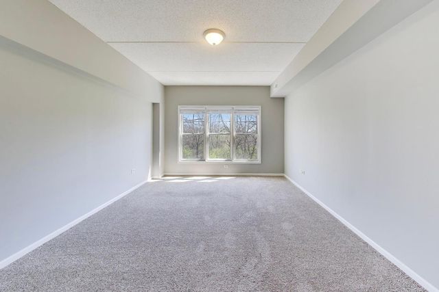 105 Lakeview Drive 307, Bloomingdale, IL 60108