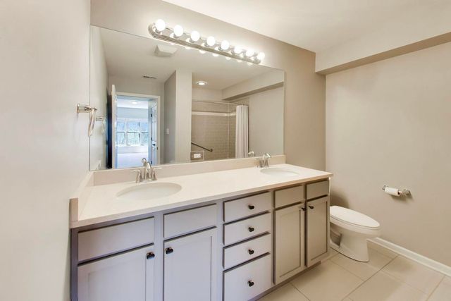 105 Lakeview Drive 307, Bloomingdale, IL 60108