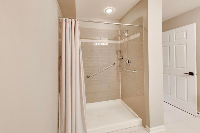 105 Lakeview Drive 307, Bloomingdale, IL 60108