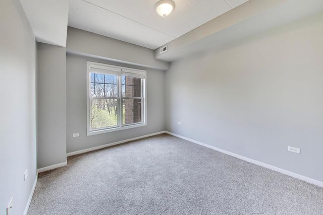 105 Lakeview Drive 307, Bloomingdale, IL 60108