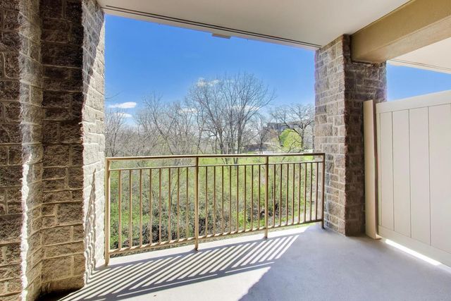 105 Lakeview Drive 307, Bloomingdale, IL 60108