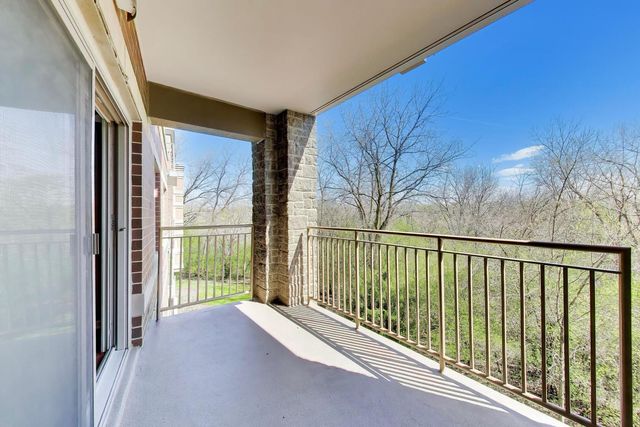 105 Lakeview Drive 307, Bloomingdale, IL 60108