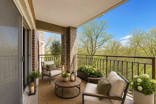 105 Lakeview Drive 307, Bloomingdale, IL 60108