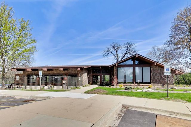 105 Lakeview Drive 307, Bloomingdale, IL 60108