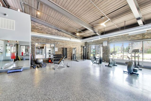 105 Lakeview Drive 307, Bloomingdale, IL 60108