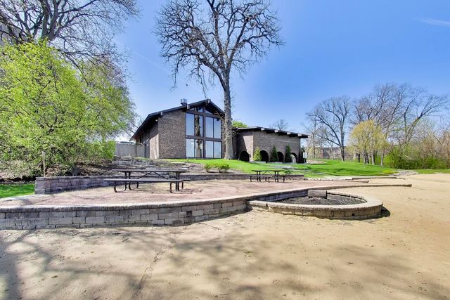 105 Lakeview Drive 307, Bloomingdale, IL 60108