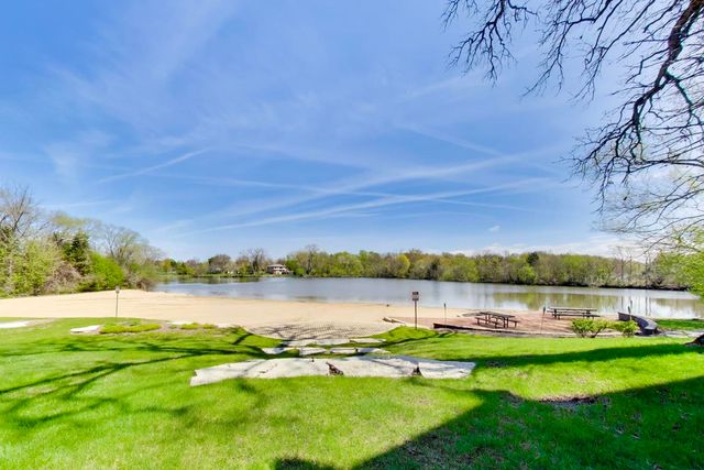 105 Lakeview Drive 307, Bloomingdale, IL 60108