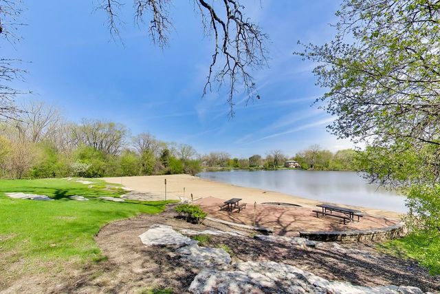 105 Lakeview Drive 307, Bloomingdale, IL 60108