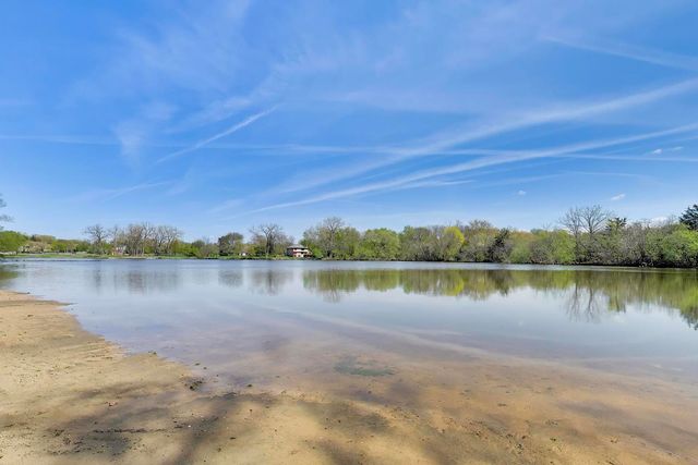 105 Lakeview Drive 307, Bloomingdale, IL 60108