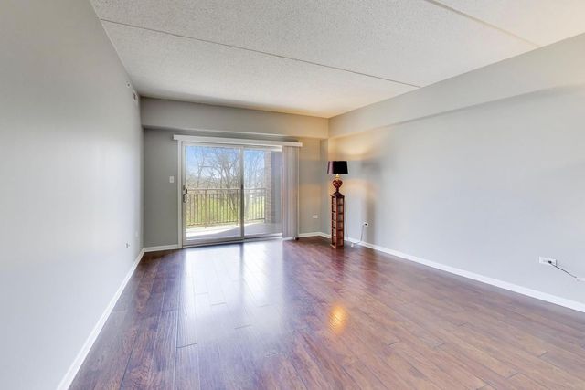 105 Lakeview Drive 307, Bloomingdale, IL 60108