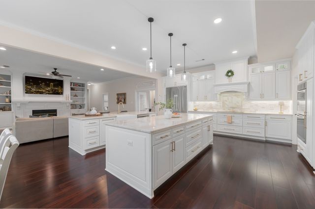 302 W Charlottesville Avenue, Colleyville, TX 76034