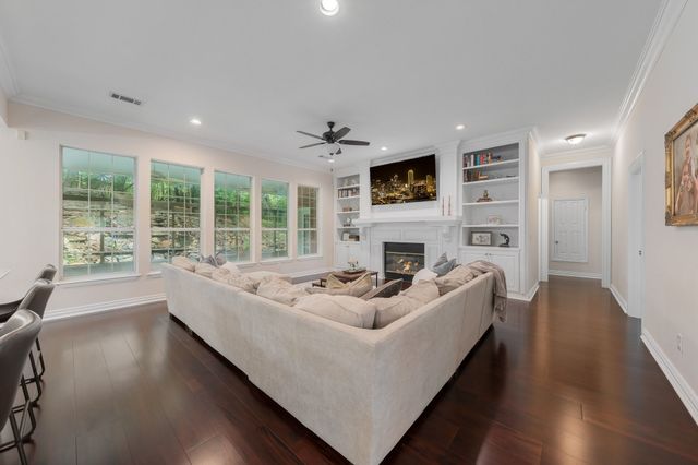 302 W Charlottesville Avenue, Colleyville, TX 76034