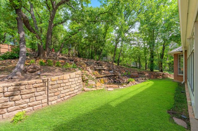 302 W Charlottesville Avenue, Colleyville, TX 76034