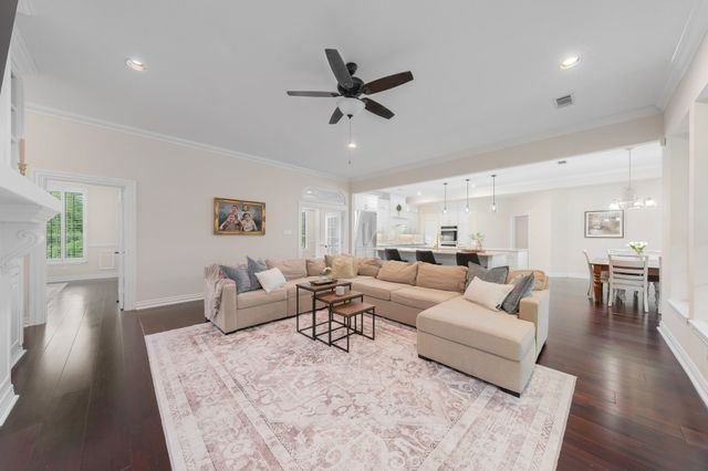 302 W Charlottesville Avenue, Colleyville, TX 76034