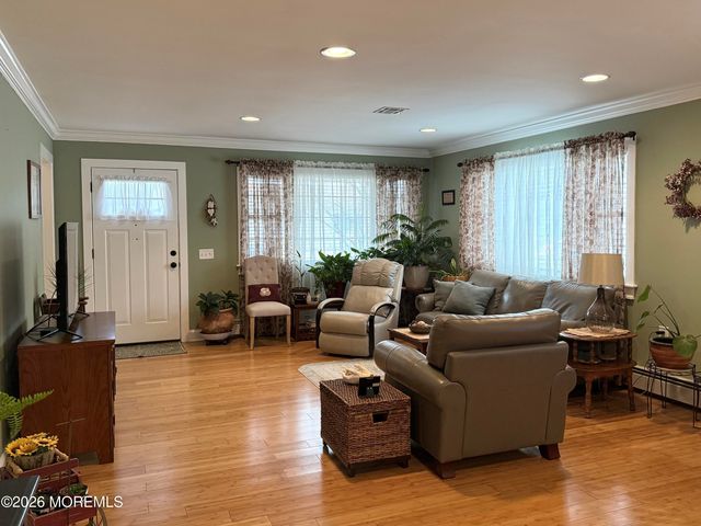 3 Woodstock Drive, Toms River, NJ 08757