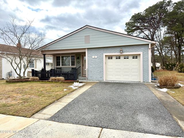 3 Woodstock Drive, Toms River, NJ 08757