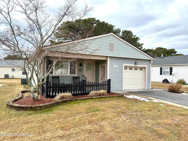 3 Woodstock Drive, Toms River, NJ 08757