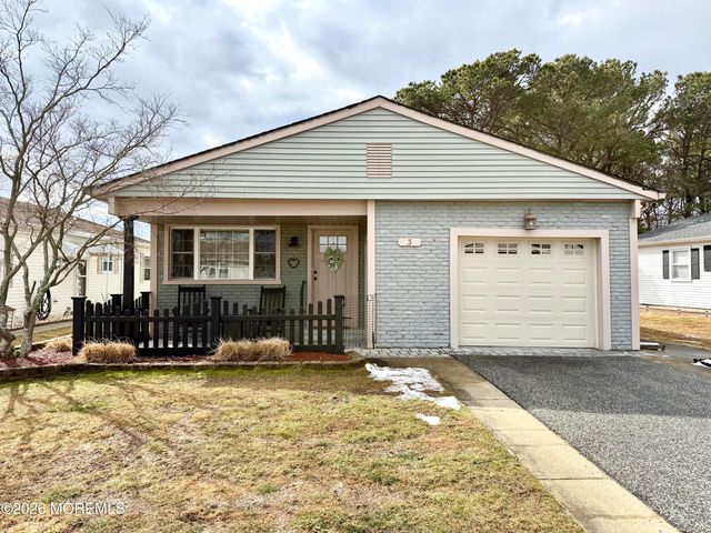 3 Woodstock Drive, Toms River, NJ 08757