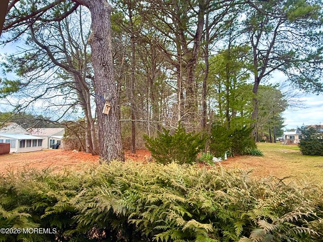 3 Woodstock Drive, Toms River, NJ 08757