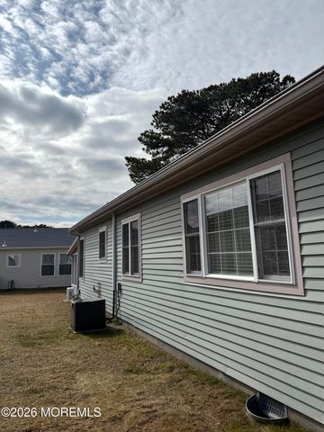 3 Woodstock Drive, Toms River, NJ 08757