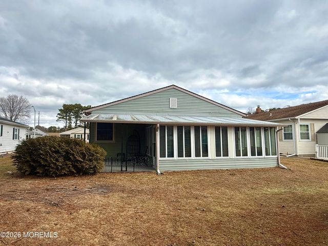 3 Woodstock Drive, Toms River, NJ 08757