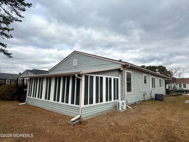 3 Woodstock Drive, Toms River, NJ 08757