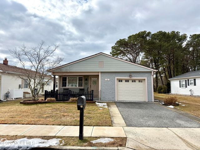 3 Woodstock Drive, Toms River, NJ 08757