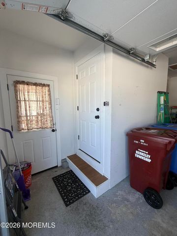 3 Woodstock Drive, Toms River, NJ 08757