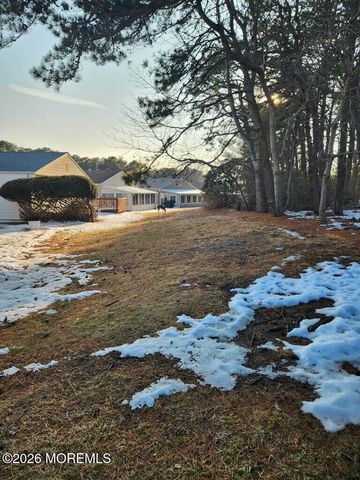 3 Woodstock Drive, Toms River, NJ 08757