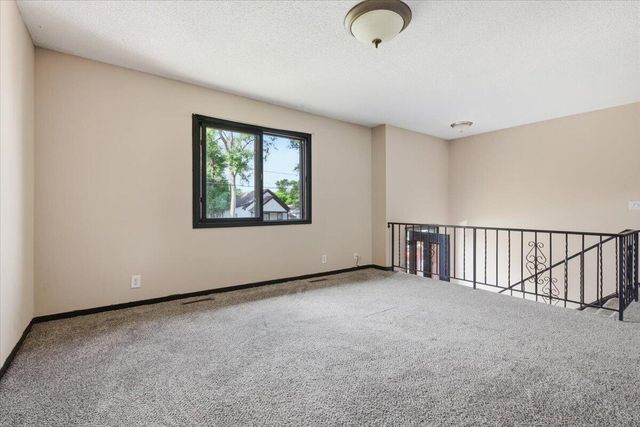 3206 AVENUE K, Council Bluffs, IA 51501