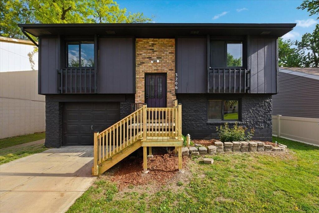 3206 AVENUE K, Council Bluffs, IA 51501