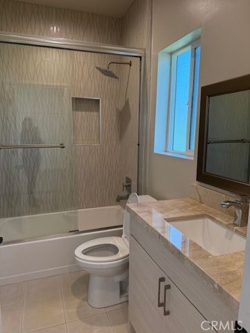 17647 Hamlin, Lake Balboa, CA 91406