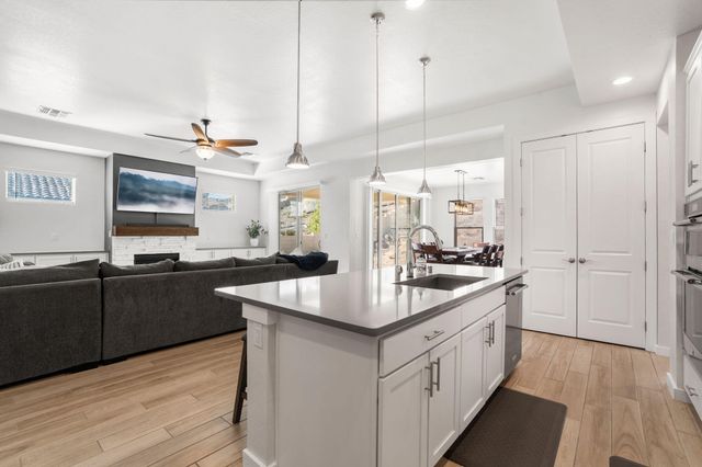 1963 Castle Peak Loop NE, Rio Rancho, NM 87144