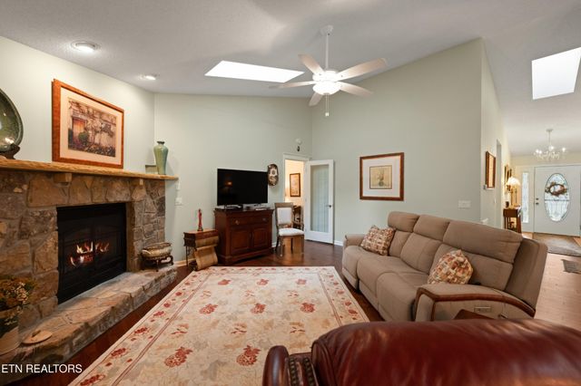 13 Kent Court, Crossville, TN 38558