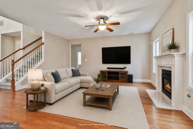 120 Meadow View Glen, Newnan, GA 30265