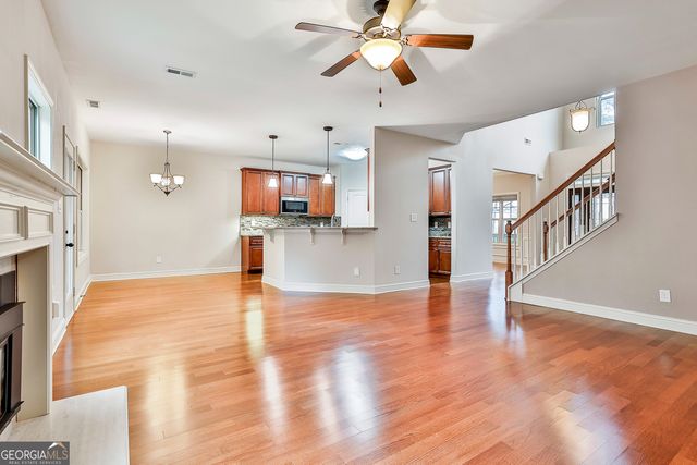 120 Meadow View Glen, Newnan, GA 30265