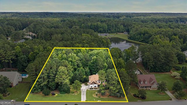 120 Meadow View Glen, Newnan, GA 30265