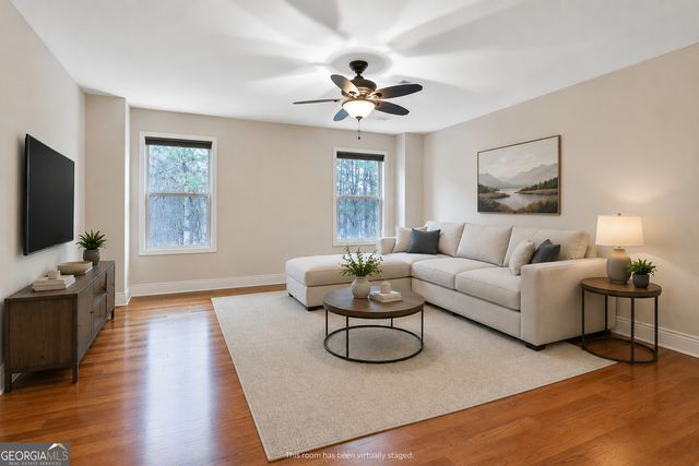 120 Meadow View Glen, Newnan, GA 30265