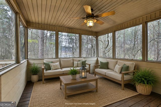 120 Meadow View Glen, Newnan, GA 30265