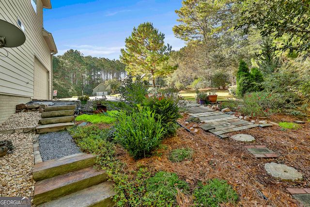 120 Meadow View Glen, Newnan, GA 30265