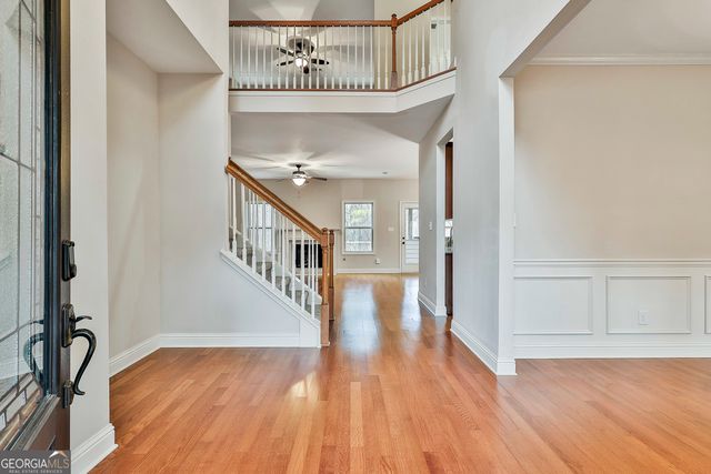 120 Meadow View Glen, Newnan, GA 30265
