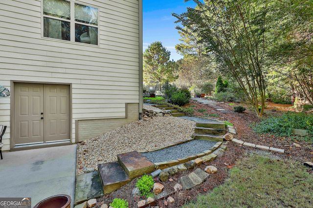 120 Meadow View Glen, Newnan, GA 30265