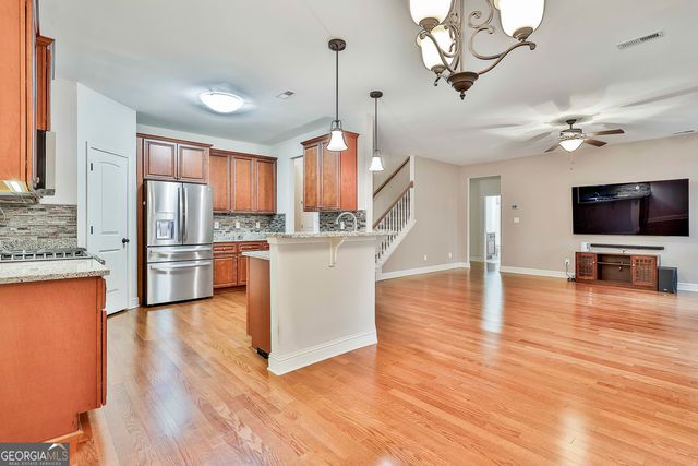 120 Meadow View Glen, Newnan, GA 30265
