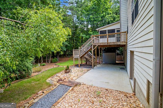 120 Meadow View Glen, Newnan, GA 30265