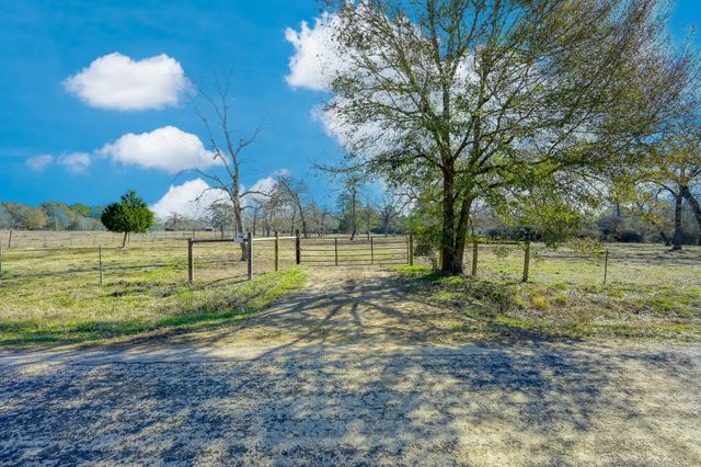 26050 Forest Hills Lane, Waller, TX 77484