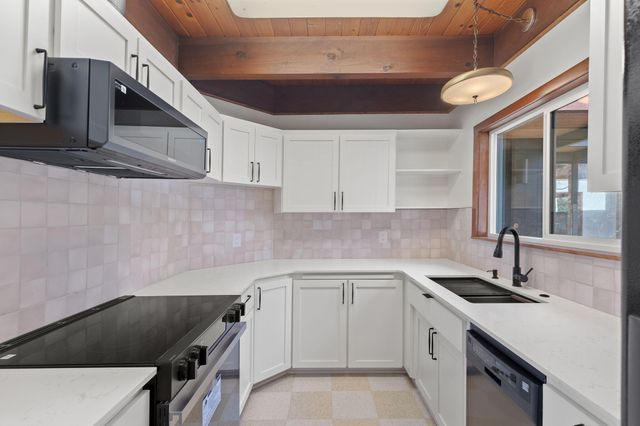 1440 NE 10th Street, Grants Pass, OR 97526