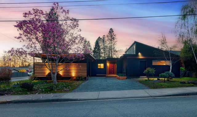 1440 NE 10th Street, Grants Pass, OR 97526